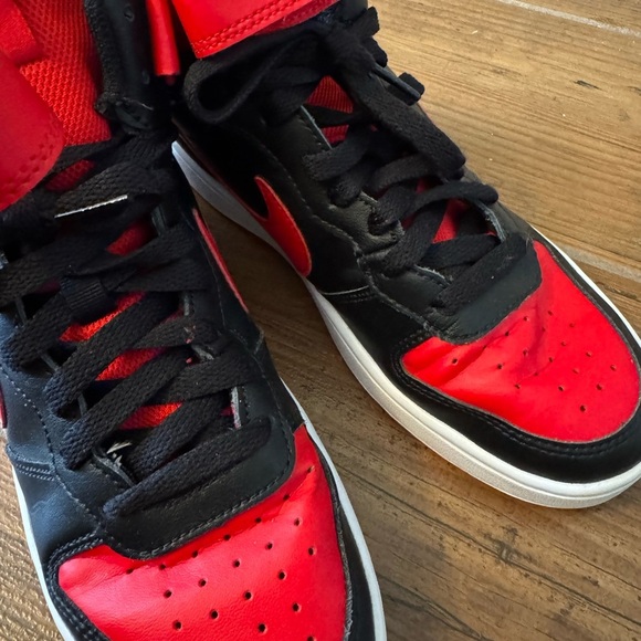 Nike Court Borough Mid Bred Black Red Youth 6Y - Picture 3 of 7